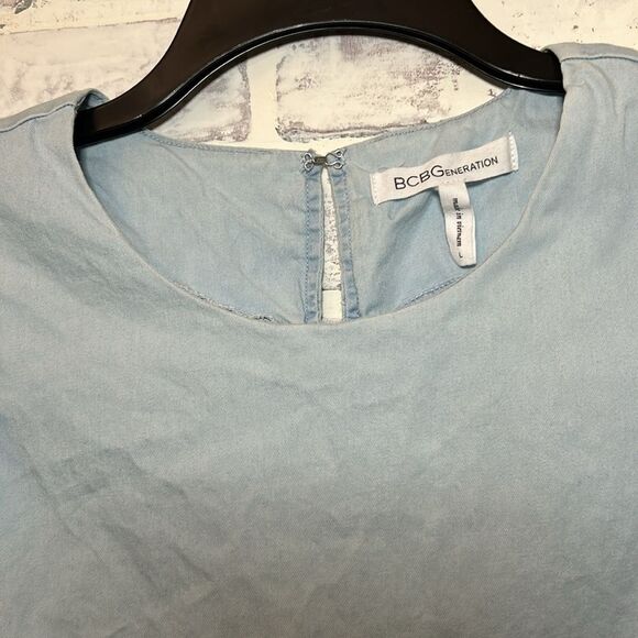 EUC BCBGeneration light denim blue flutter sleeve flowy top, women’s Large - Picture 2 of 6